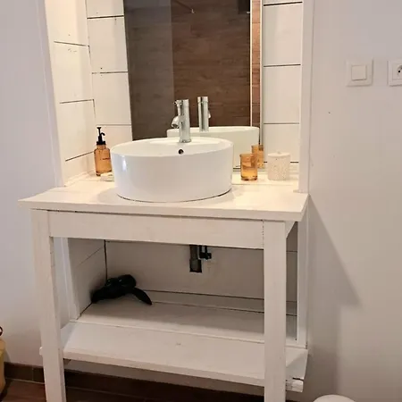 Authentic-spacious 5 Minutes From 펜션 *