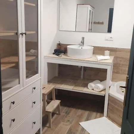Dom wakacyjny Authentic-spacious 5 Minutes From