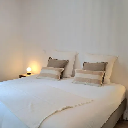 Authentic-spacious 5 Minutes From