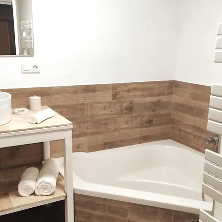 Authentic-spacious 5 Minutes From 펜션 *
