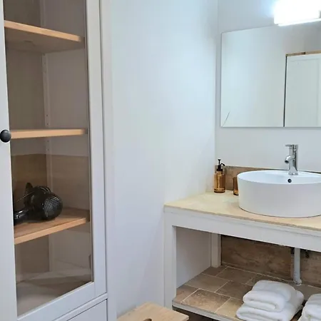 Authentic-spacious 5 Minutes From
