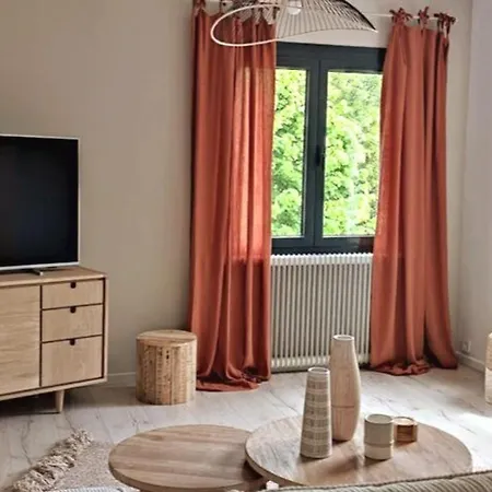 Authentic-spacious 5 Minutes From
